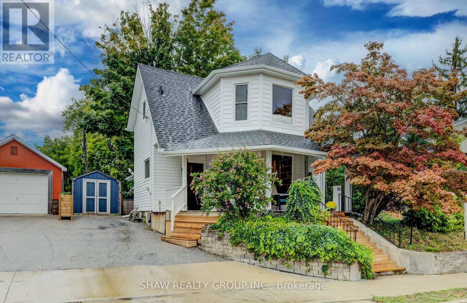 Photo 4 of 132 Church Street N, Cambridge ON