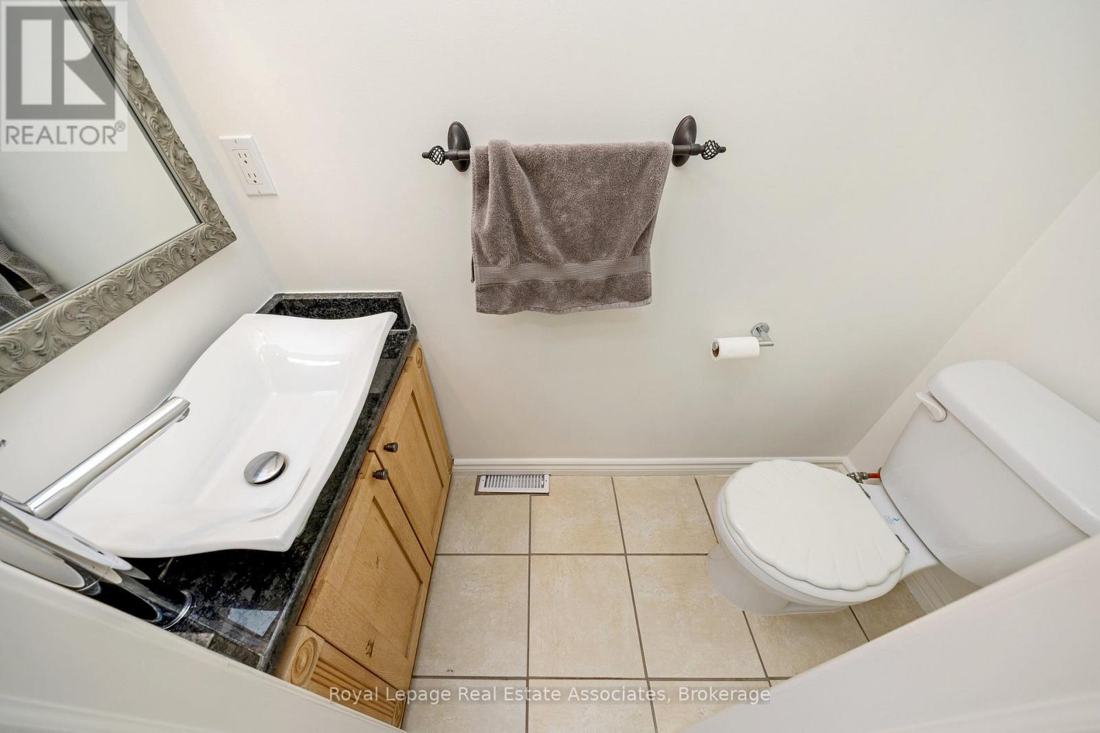 Photo 13 of 104 Charles Street, Halton Hills ON