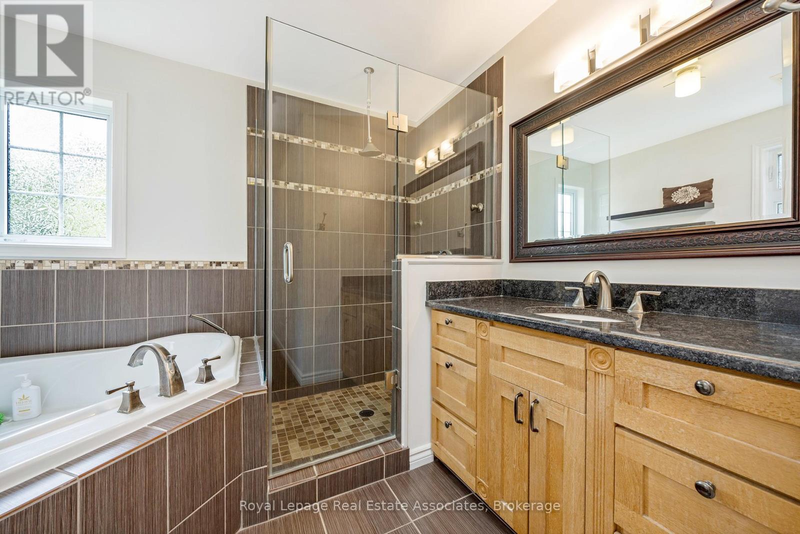Photo 27 of 104 Charles Street, Halton Hills ON