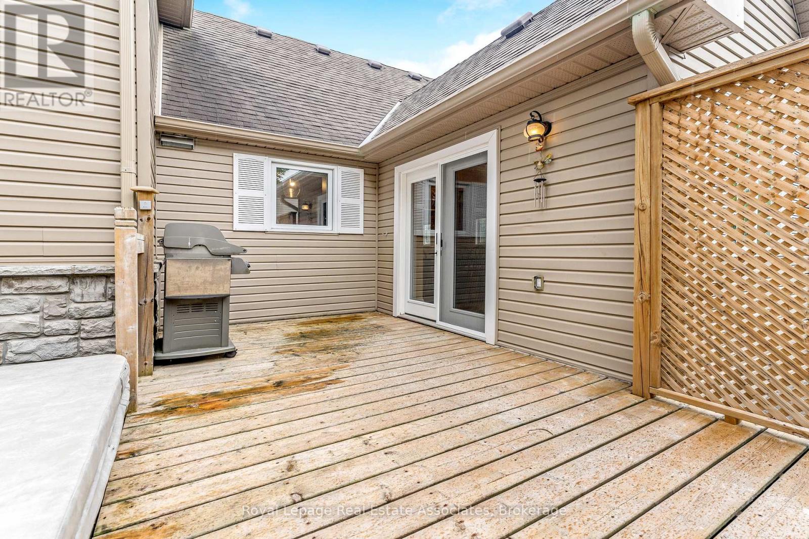 Photo 21 of 104 Charles Street, Halton Hills ON