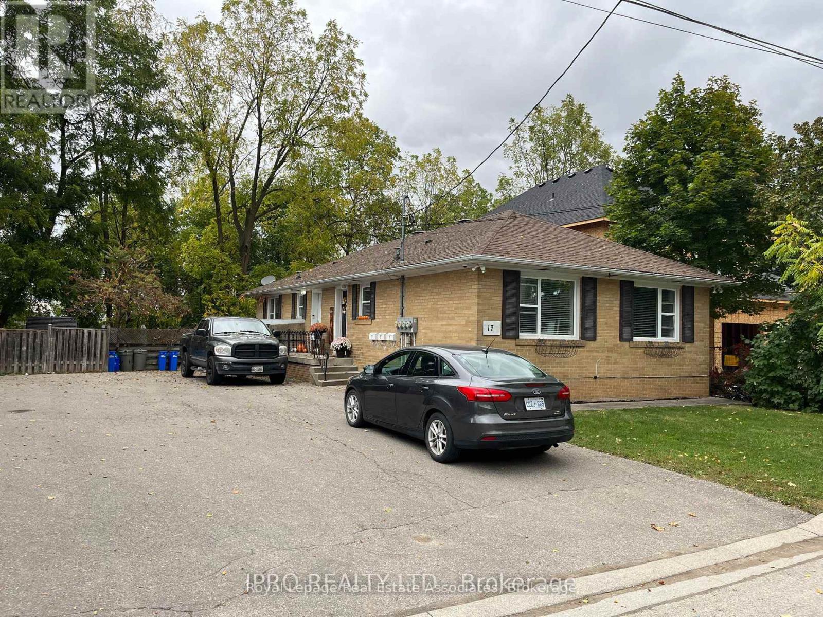 Photo 7 of 17 Academy Road, Halton Hills ON