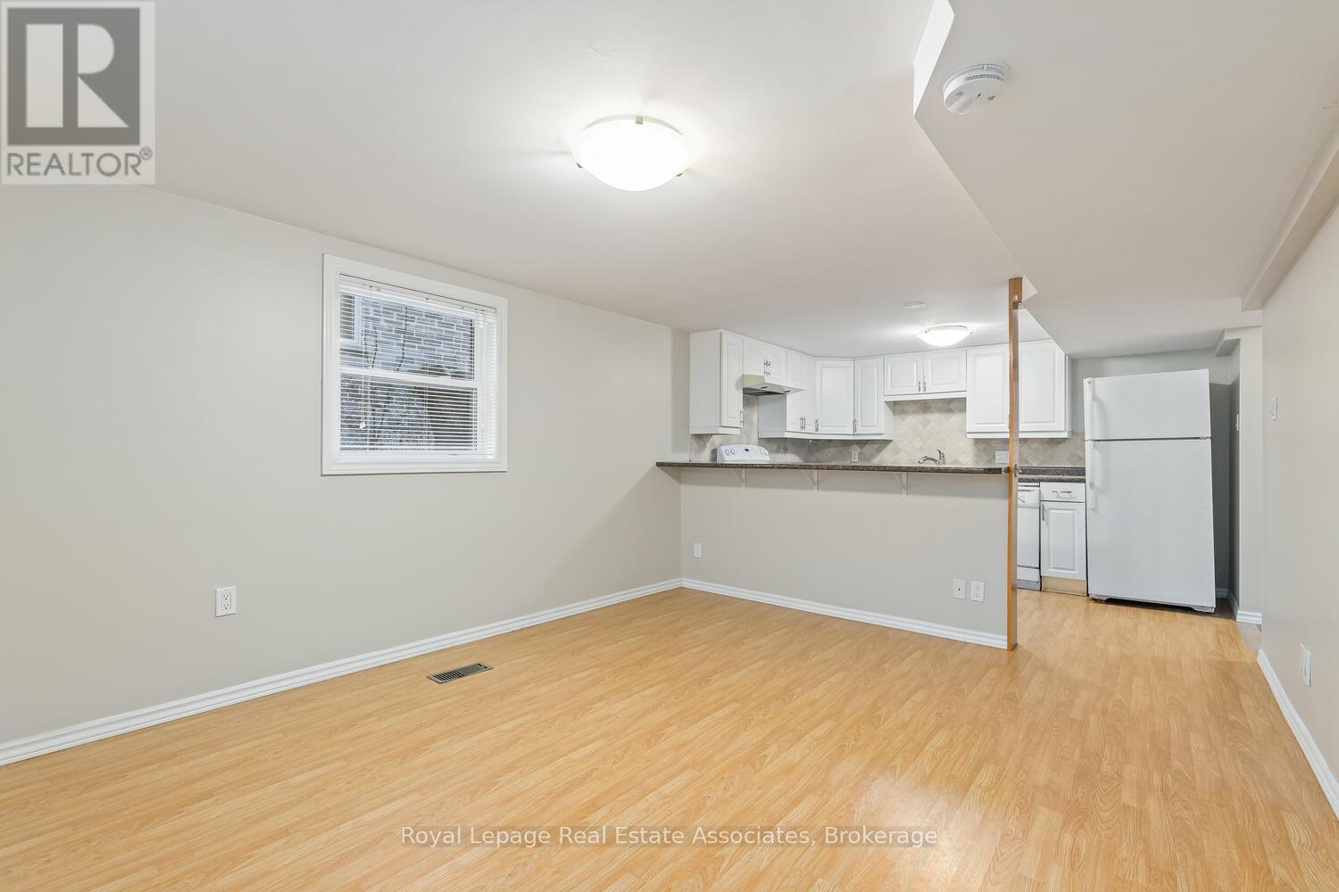 Photo 15 of 17 Academy Road, Halton Hills ON