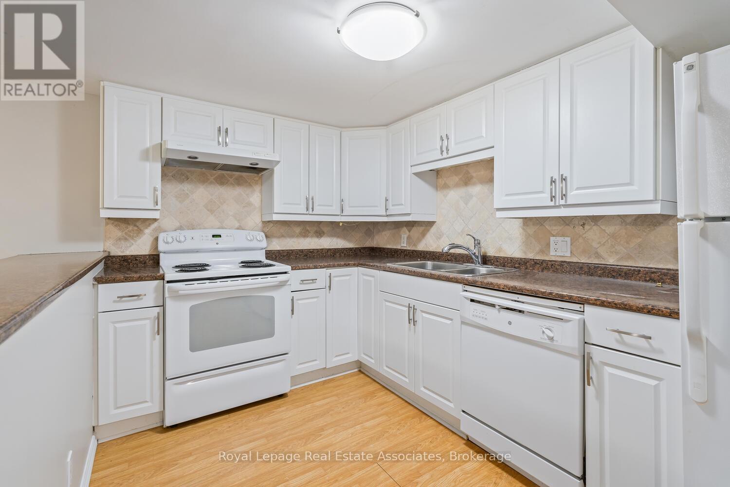 Photo 11 of 17 Academy Road, Halton Hills ON