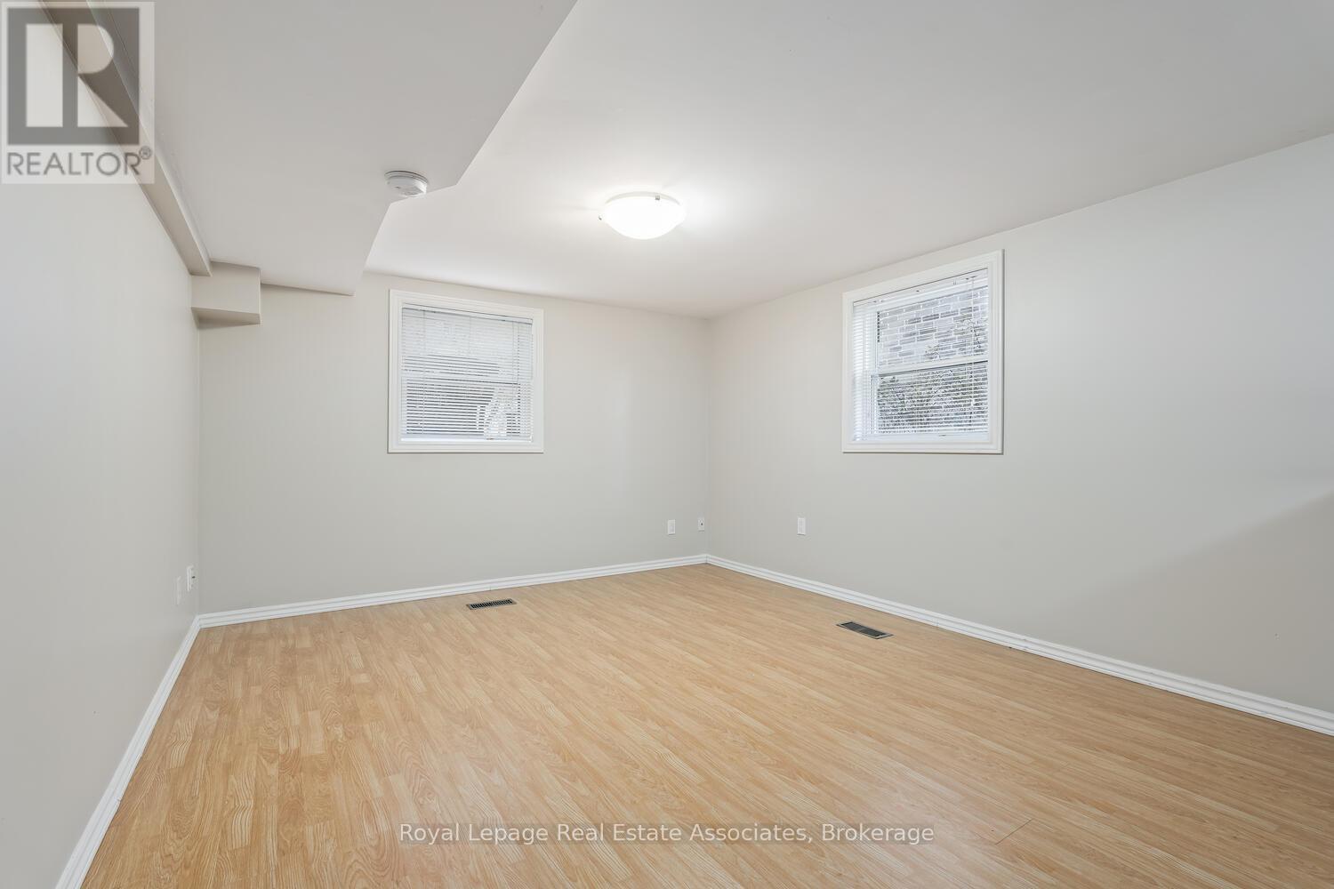 Photo 14 of 17 Academy Road, Halton Hills ON