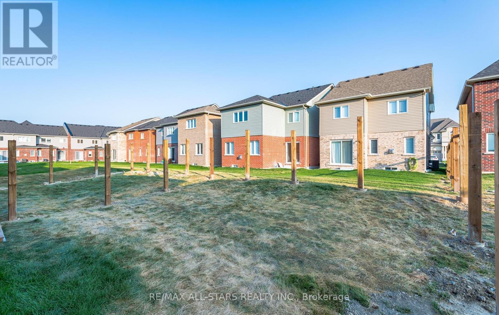Photo 36 of 65 Cliff Thompson Court, Georgina ON