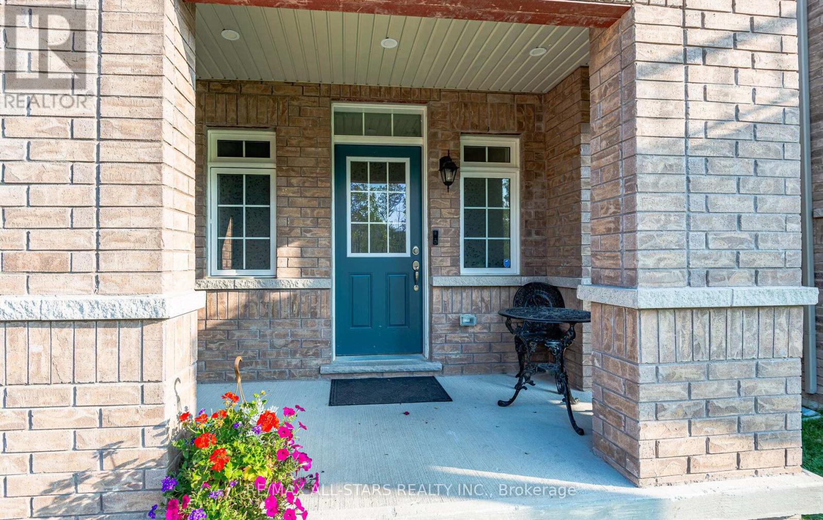 Photo 7 of 65 Cliff Thompson Court, Georgina ON