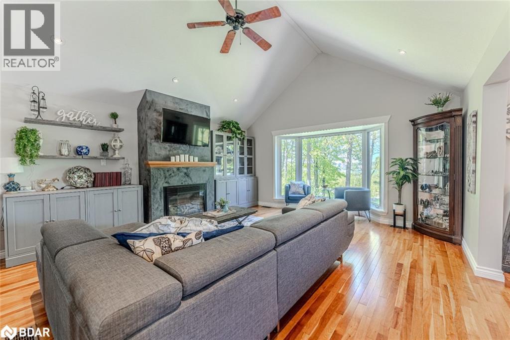 Photo 16 of 64 Woodcrest Road, Barrie ON