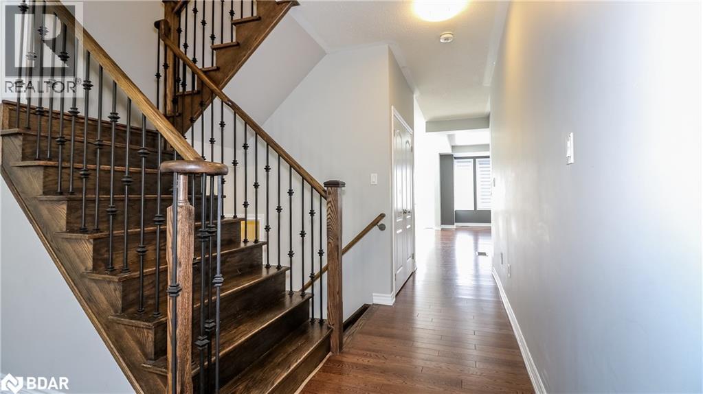 Photo 8 of 53 Mondial Crescent Crescent, East Gwillimbury ON