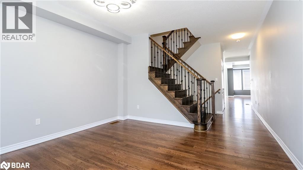 Photo 7 of 53 Mondial Crescent Crescent, East Gwillimbury ON