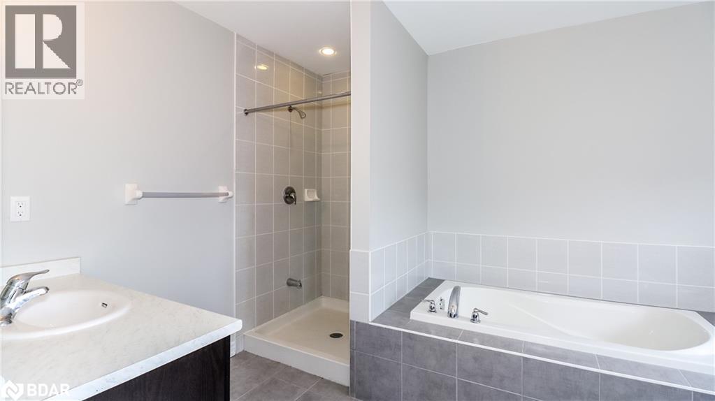 Photo 25 of 53 Mondial Crescent Crescent, East Gwillimbury ON