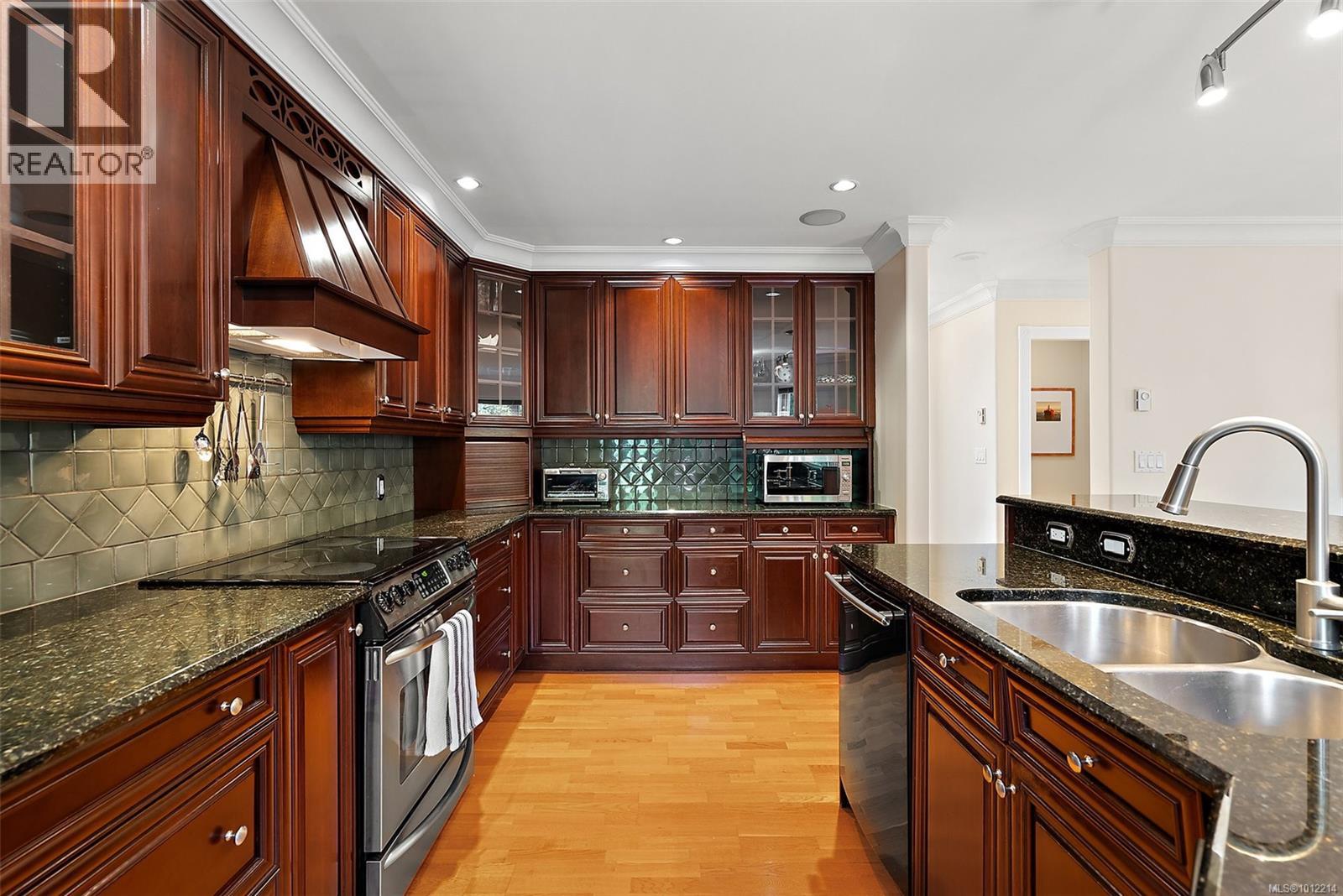 Photo 13 of 126 75 Songhees Rd, Victoria BC