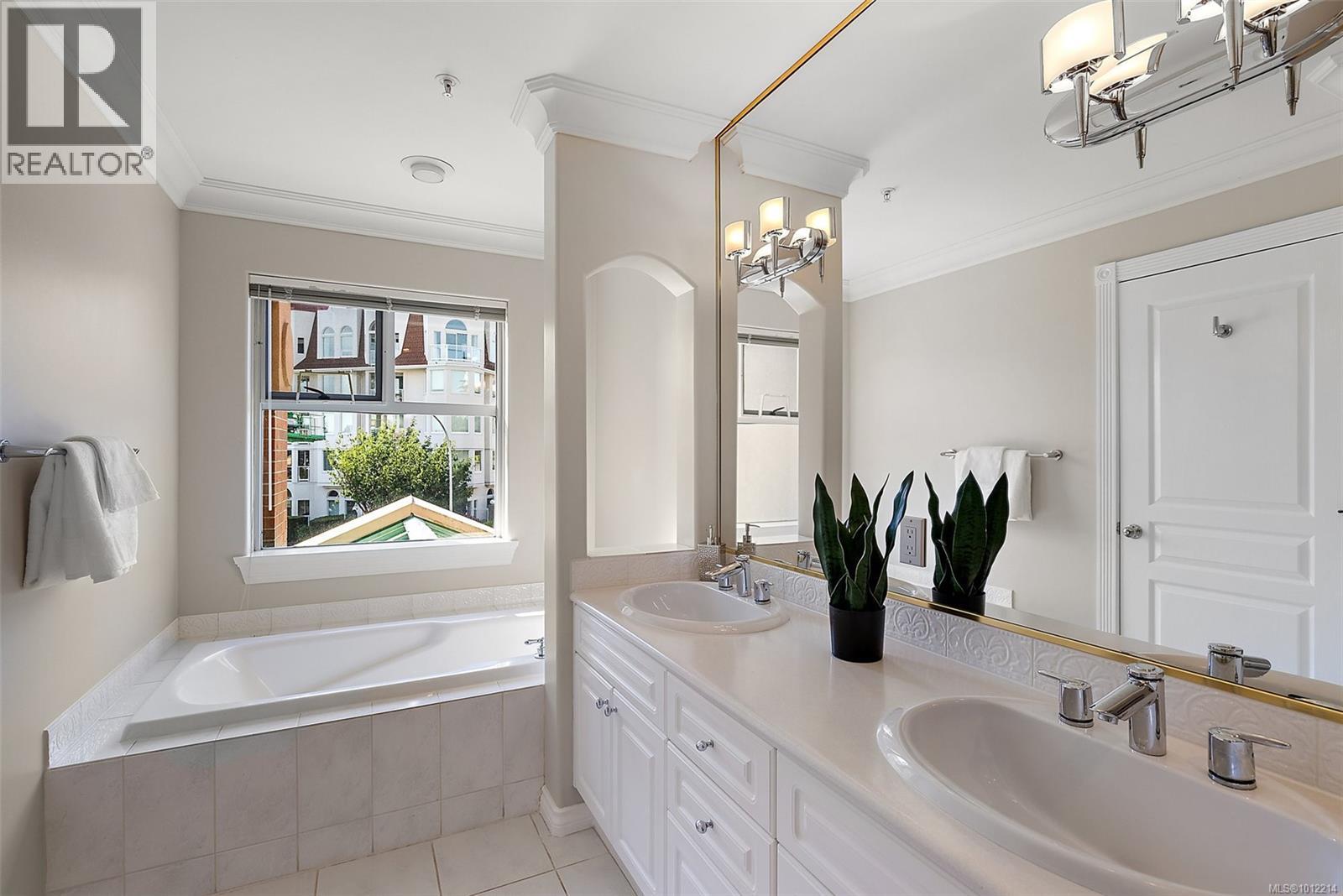 Photo 21 of 126 75 Songhees Rd, Victoria BC