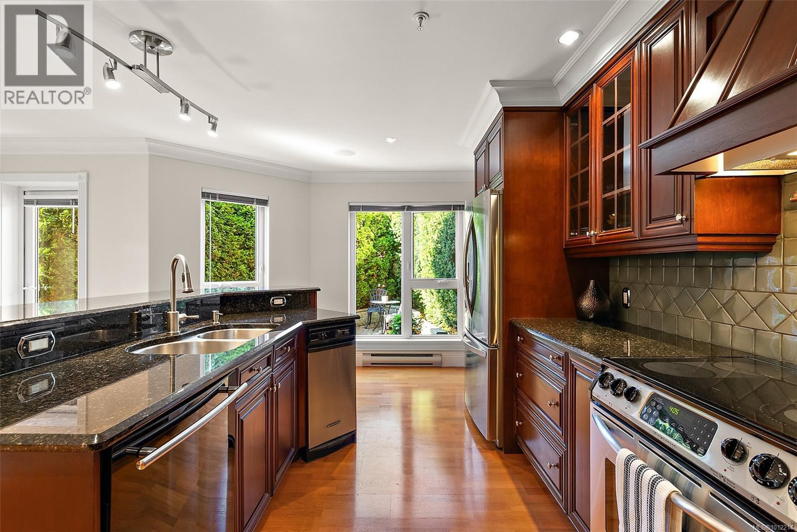 Photo 11 of 126 75 Songhees Rd, Victoria BC