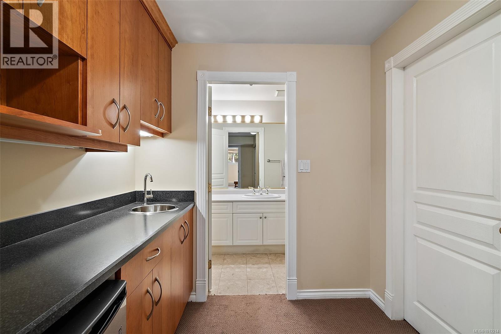 Photo 31 of 126 75 Songhees Rd, Victoria BC