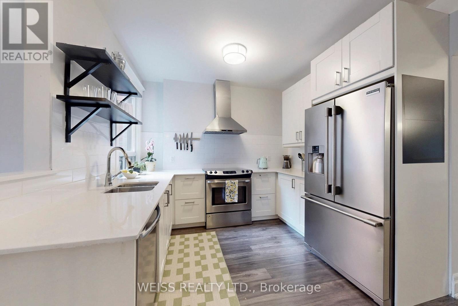 Photo 3 of 758 Richmond Street W, Toronto ON