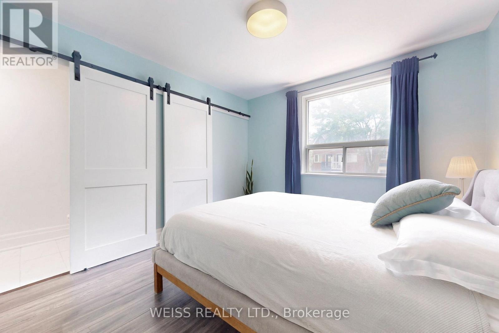 Photo 11 of 758 Richmond Street W, Toronto ON