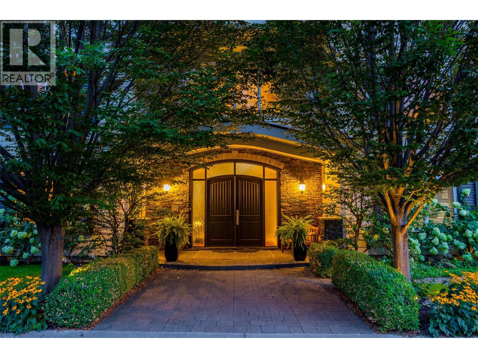Photo 8 of 2410 Abbott Street Unit 4, Kelowna BC
