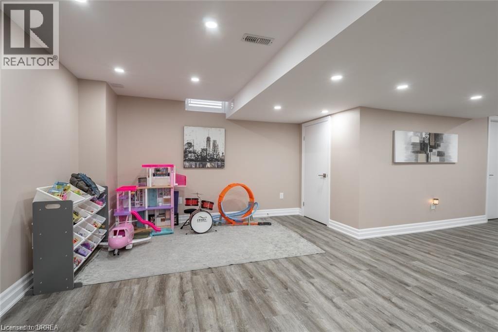 Photo 9 of 93 Powell Road, Brantford ON