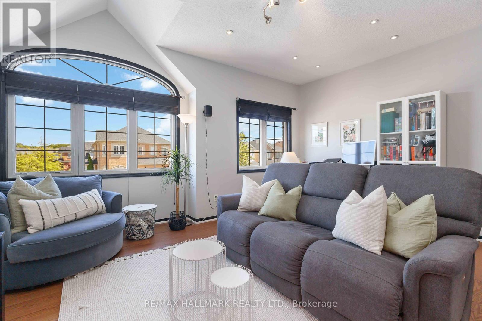 Photo 30 of 19 Hiram Johnson Road, Whitchurchstouffville ON