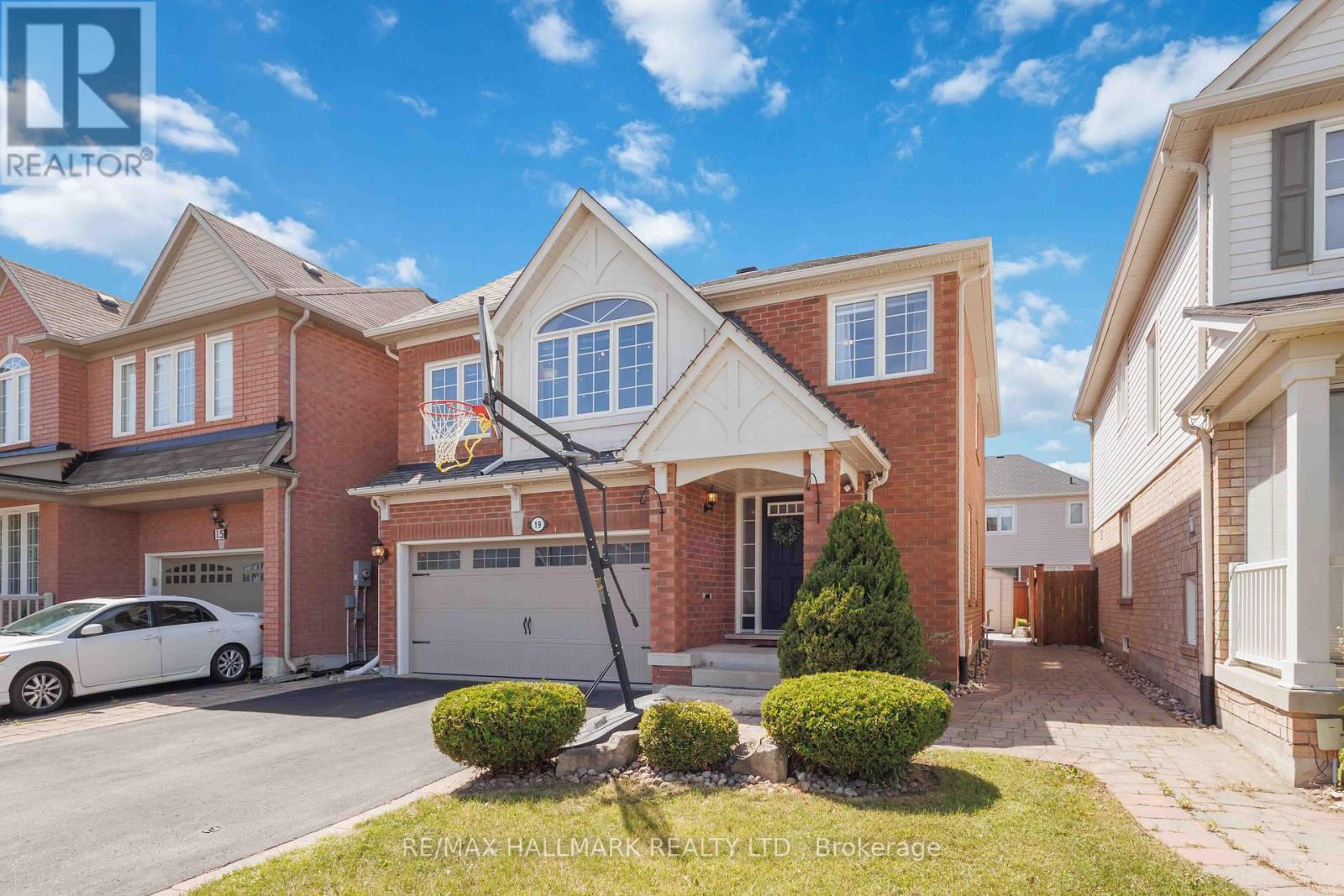 Photo 3 of 19 Hiram Johnson Road, Whitchurchstouffville ON