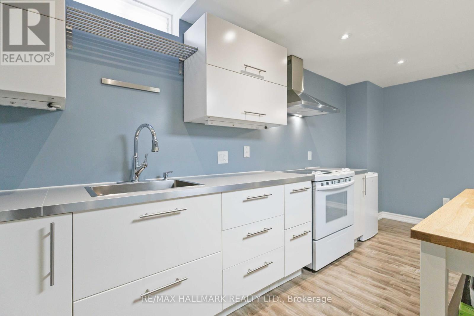 Photo 37 of 19 Hiram Johnson Road, Whitchurchstouffville ON