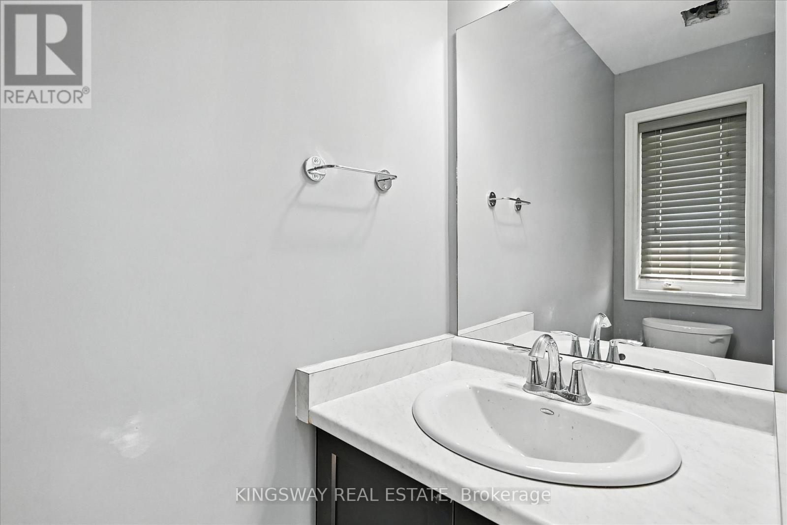 Photo 13 of 17 Dennis Drive, West Lincoln ON