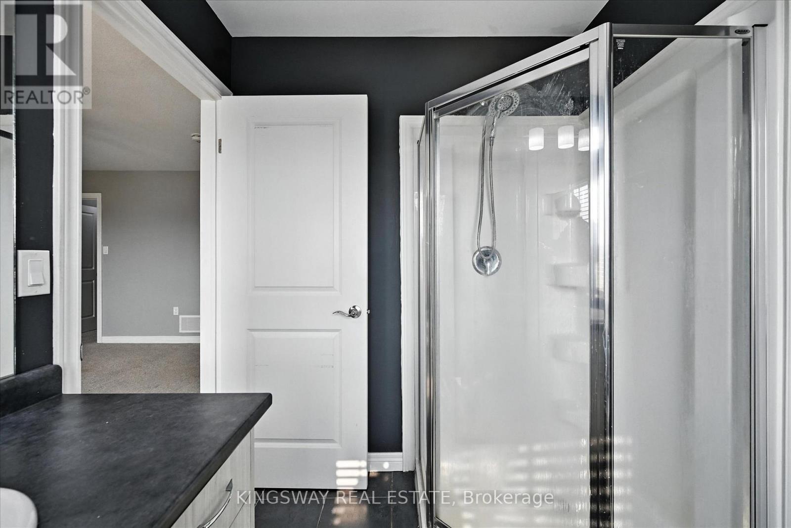 Photo 34 of 17 Dennis Drive, West Lincoln ON