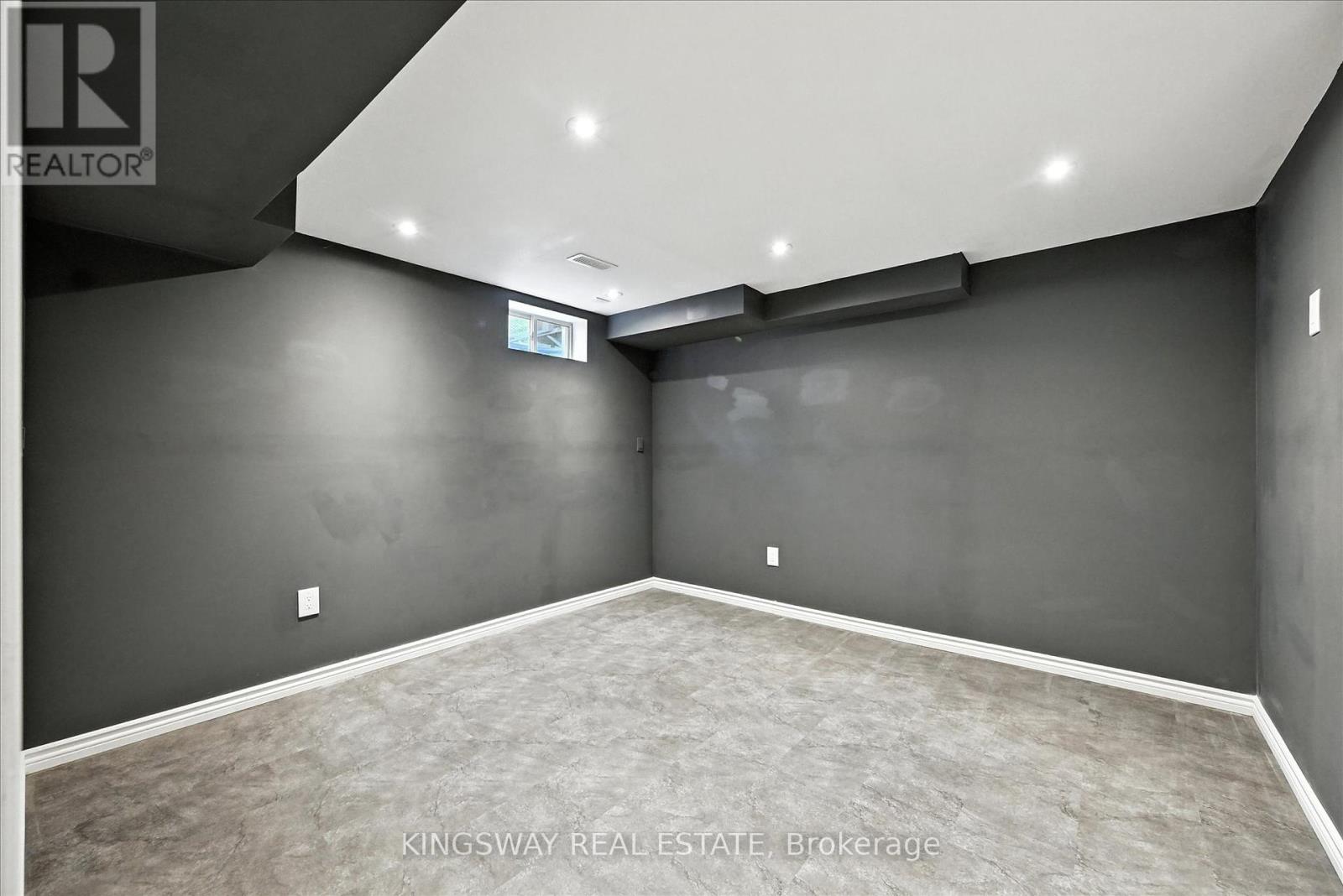 Photo 11 of 17 Dennis Drive, West Lincoln ON