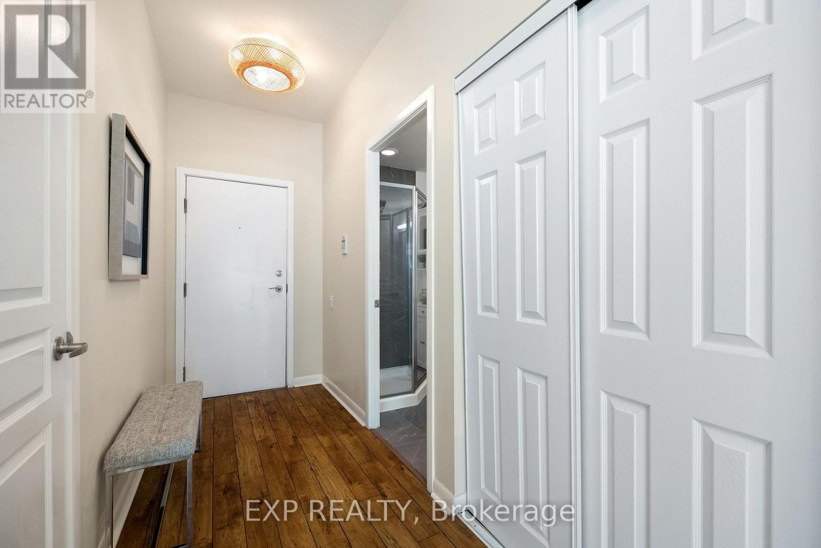 Photo 5 of 409 2067 Lake Shore Boulevard, Toronto ON