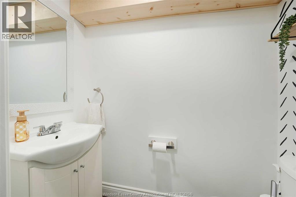Photo 3 of 778 Bensette Street, Windsor ON