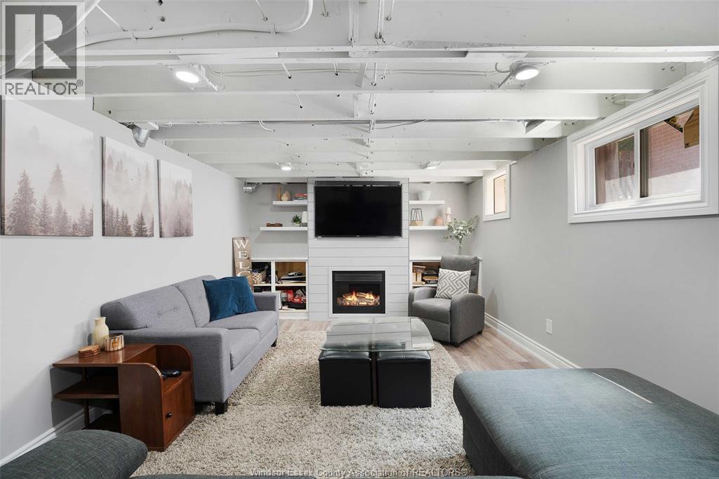 Photo 2 of 778 Bensette Street, Windsor ON