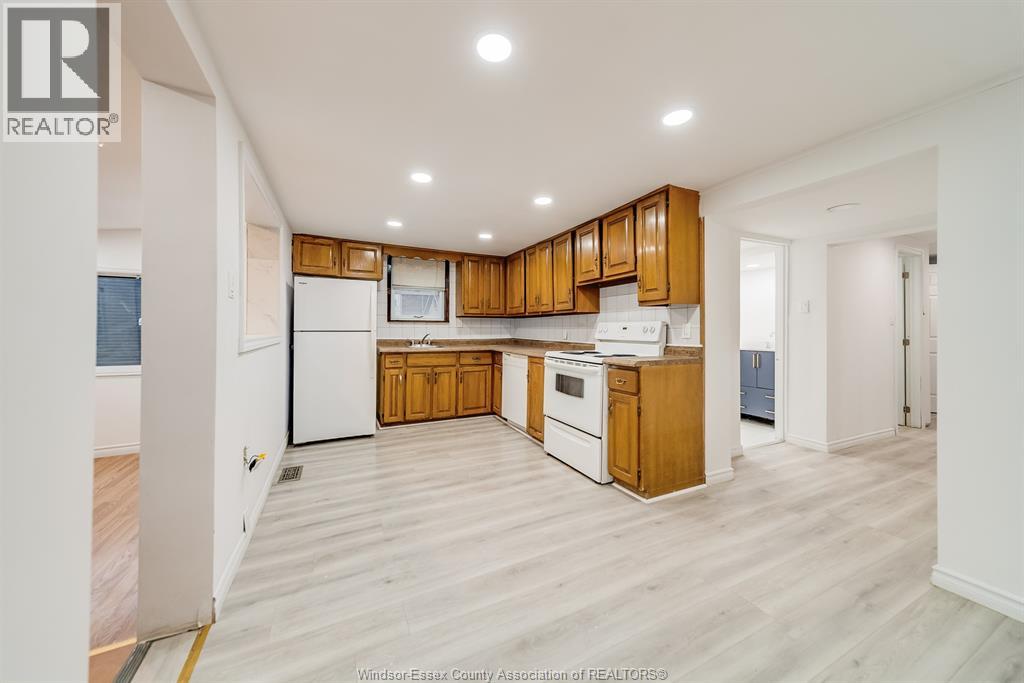 Photo 37 of 8057 Riverside Drive East Unit Upper, Windsor ON