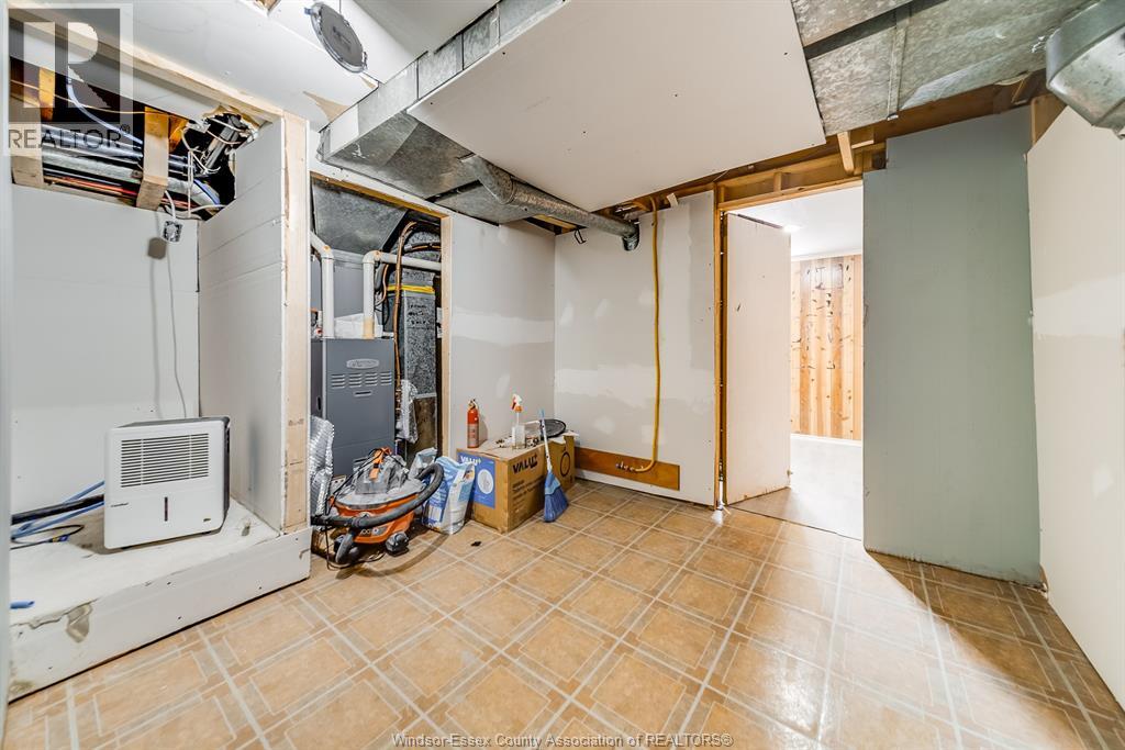 Photo 10 of 8057 Riverside Drive East Unit Upper, Windsor ON