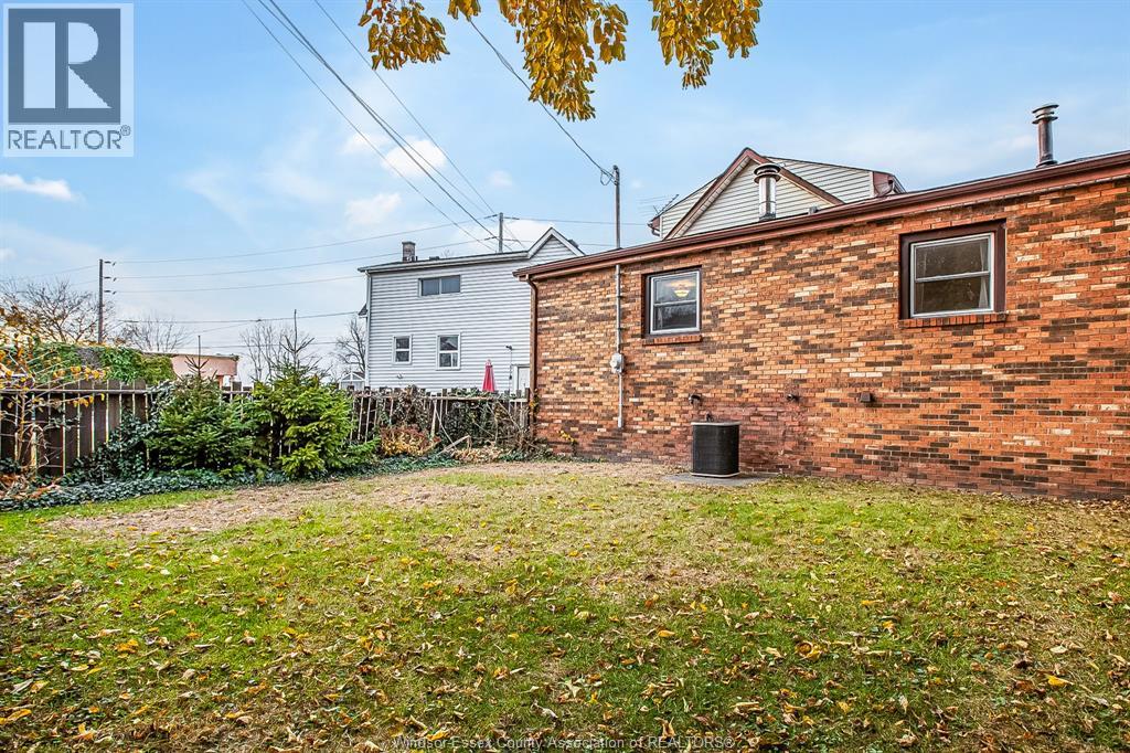 Photo 12 of 8057 Riverside Drive East Unit Upper, Windsor ON