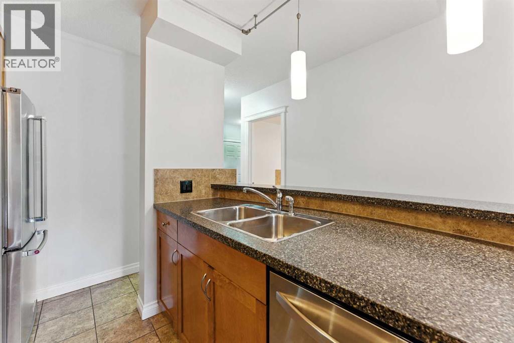 Photo 10 of 3203 24 Hemlock Crescent Sw, Calgary AB