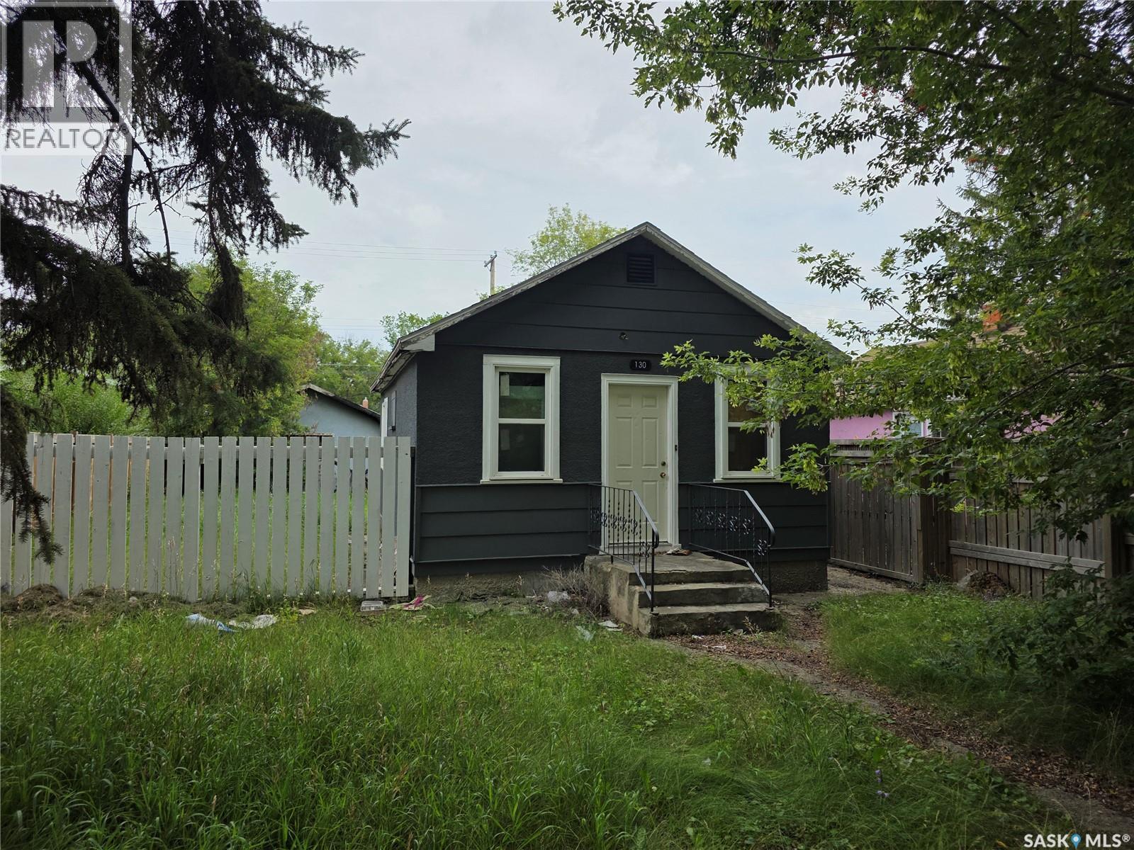 Photo 2 of 130 K Avenue S, Saskatoon SK