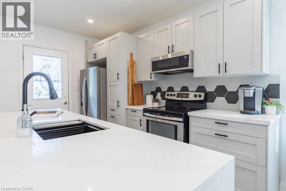 Photo 15 of 132 London Street N, Hamilton ON