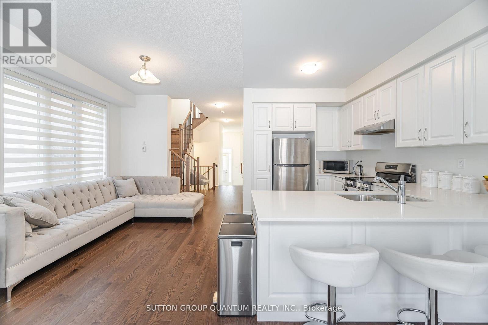 Photo 14 of 462 Celandine Terrace, Milton ON