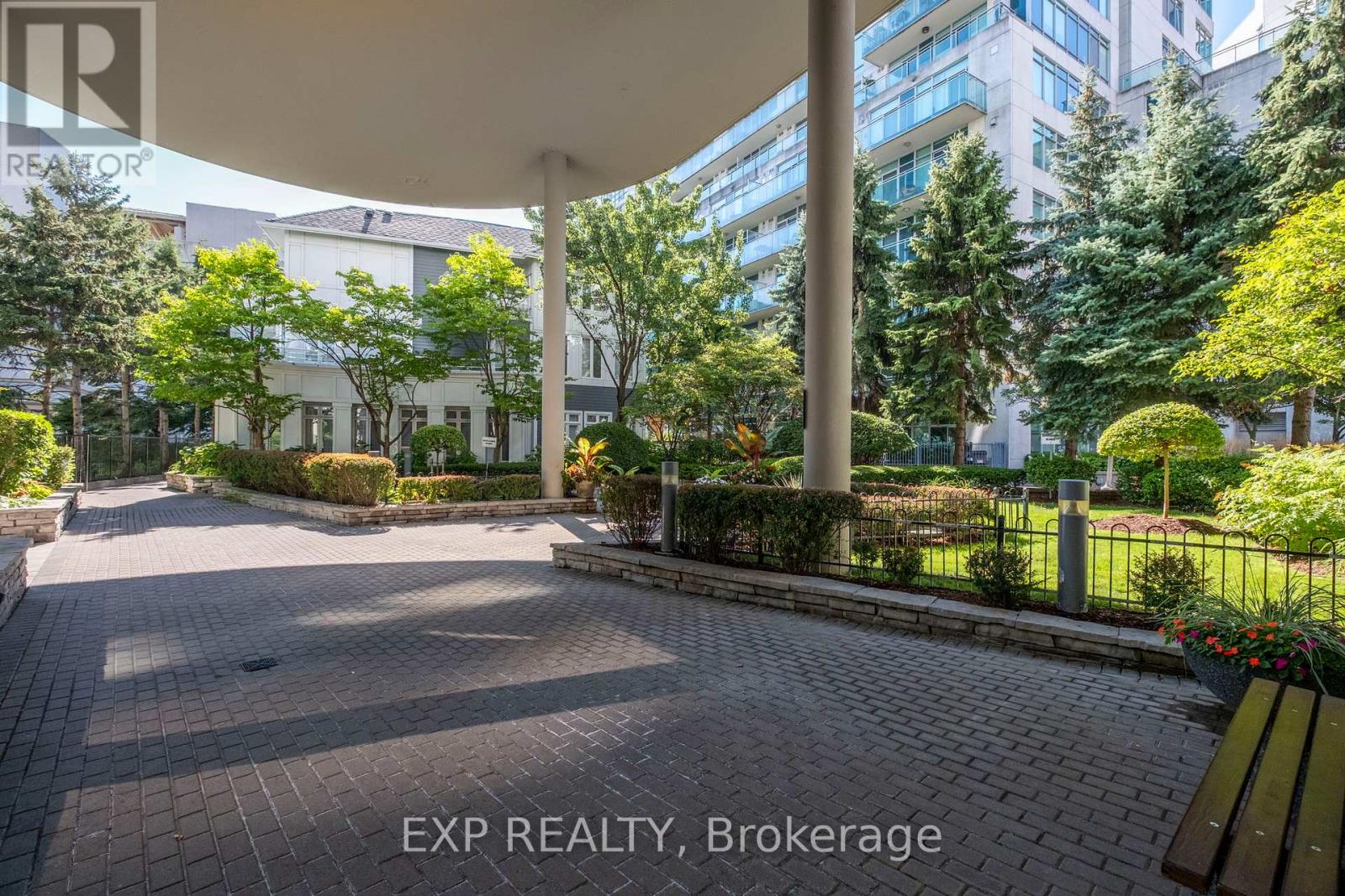 Photo 39 of 409 2067 Lake Shore Boulevard, Toronto ON