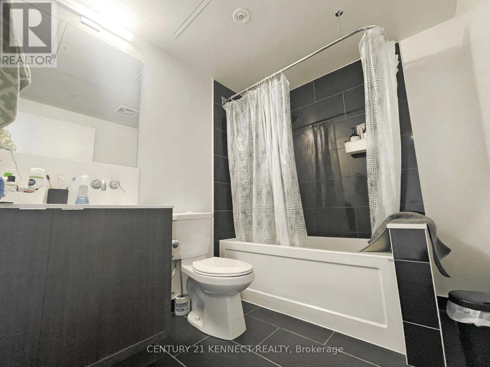 Photo 16 of 4209 100 Harbour Street, Toronto ON