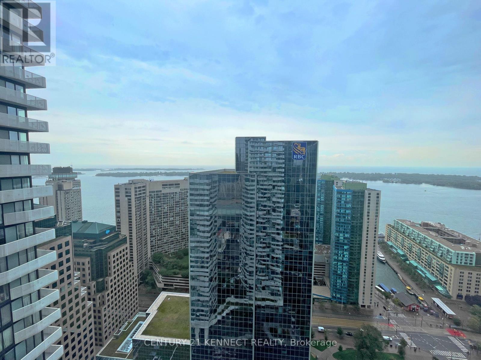 Photo 11 of 4209 100 Harbour Street, Toronto ON