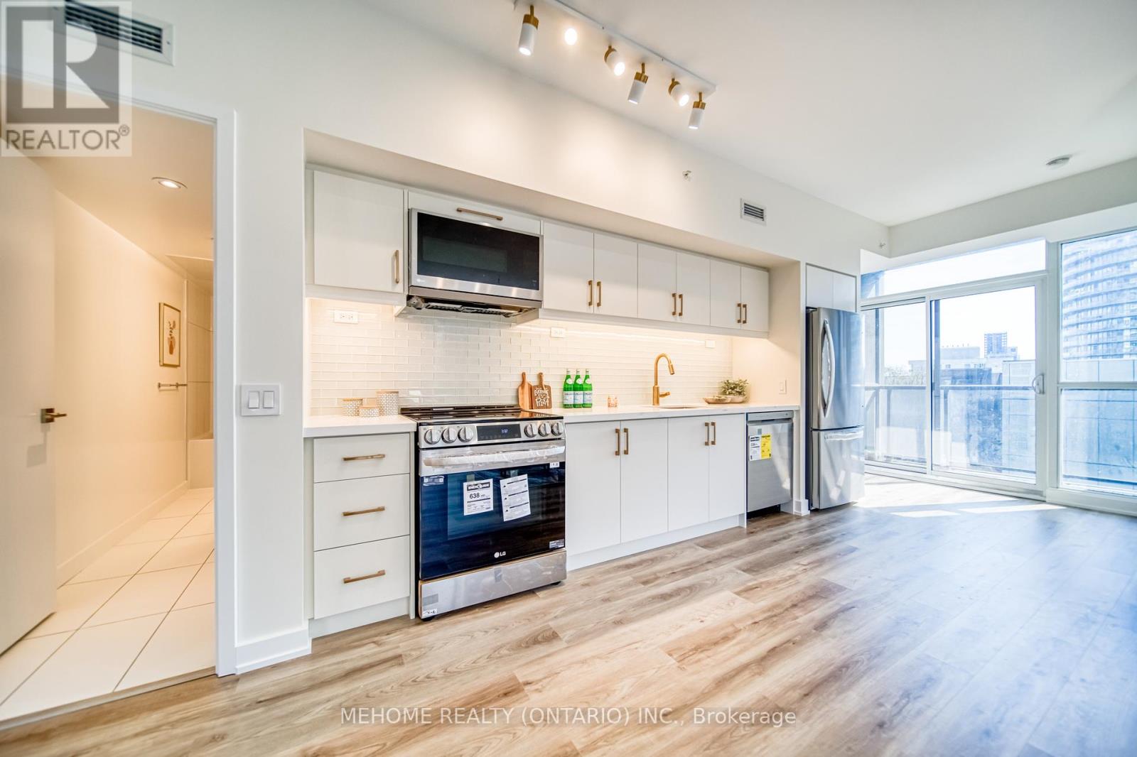 Photo 11 of 706 85 Queens Wharf Road, Toronto ON