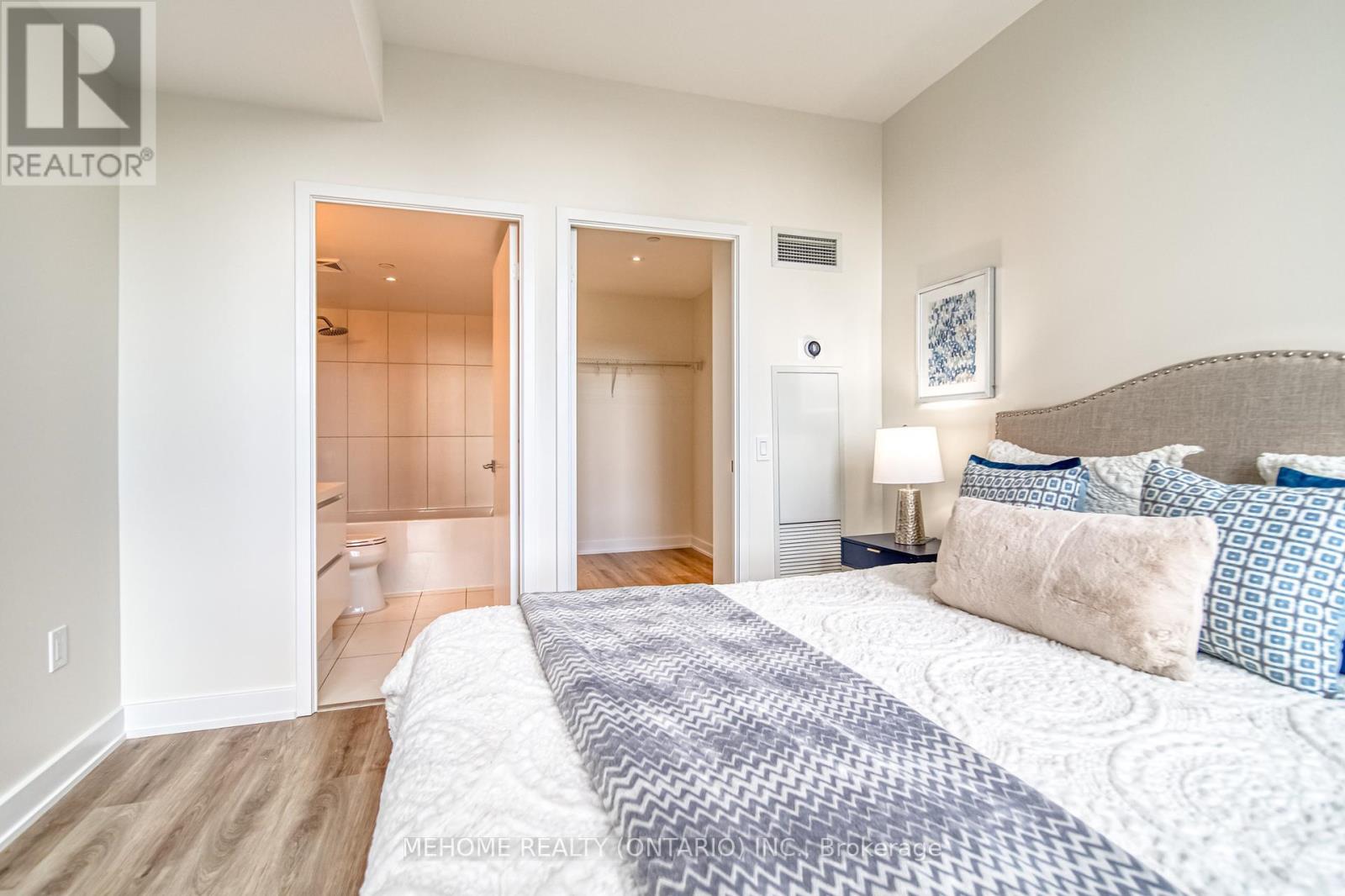 Photo 16 of 706 85 Queens Wharf Road, Toronto ON