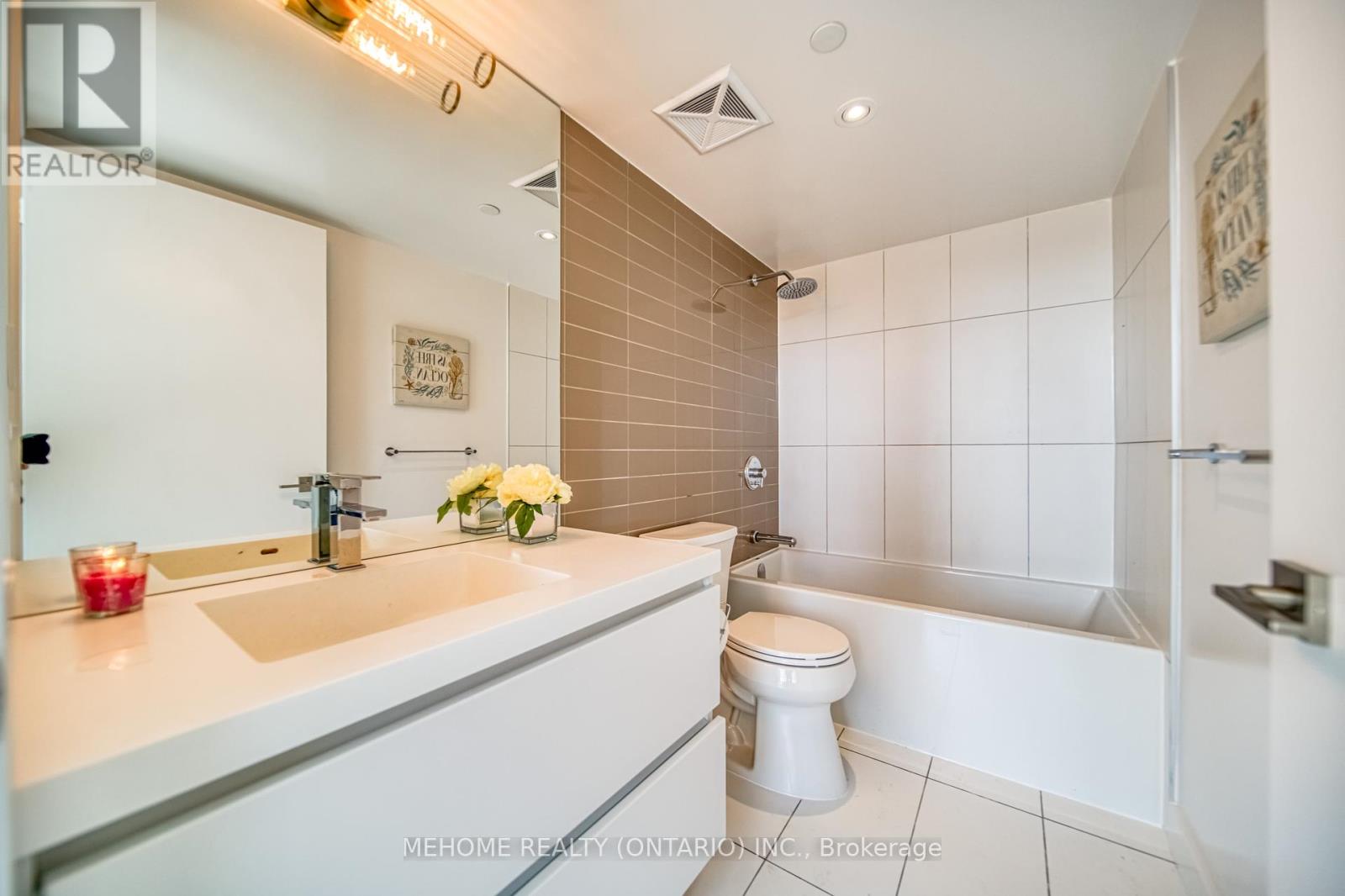 Photo 20 of 706 85 Queens Wharf Road, Toronto ON