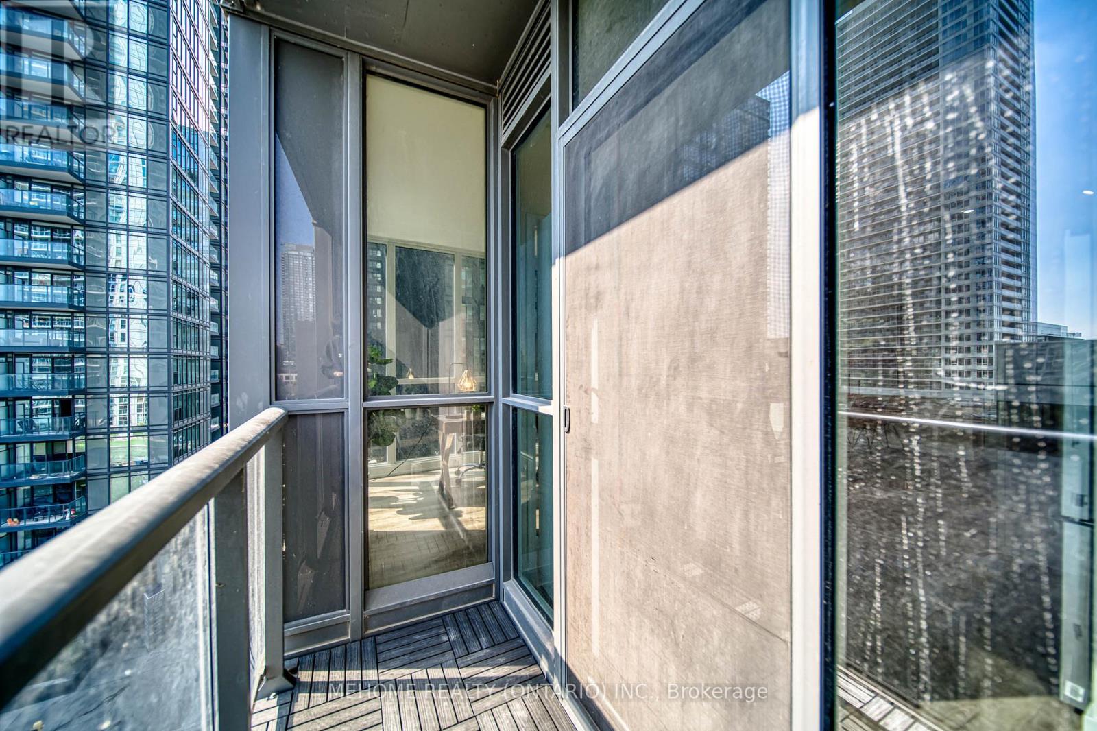 Photo 3 of 706 85 Queens Wharf Road, Toronto ON