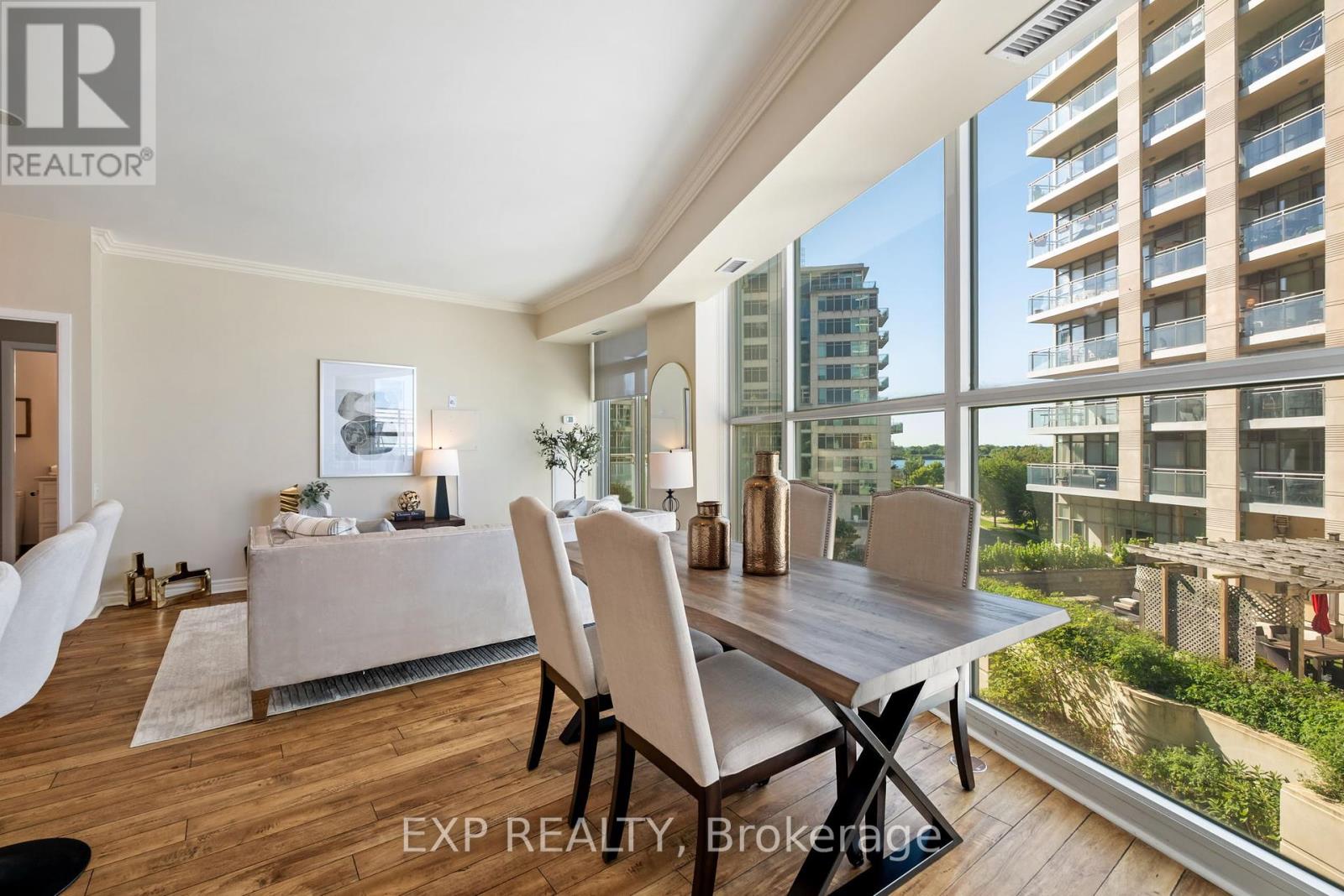 Photo 18 of 409 2067 Lake Shore Boulevard, Toronto ON