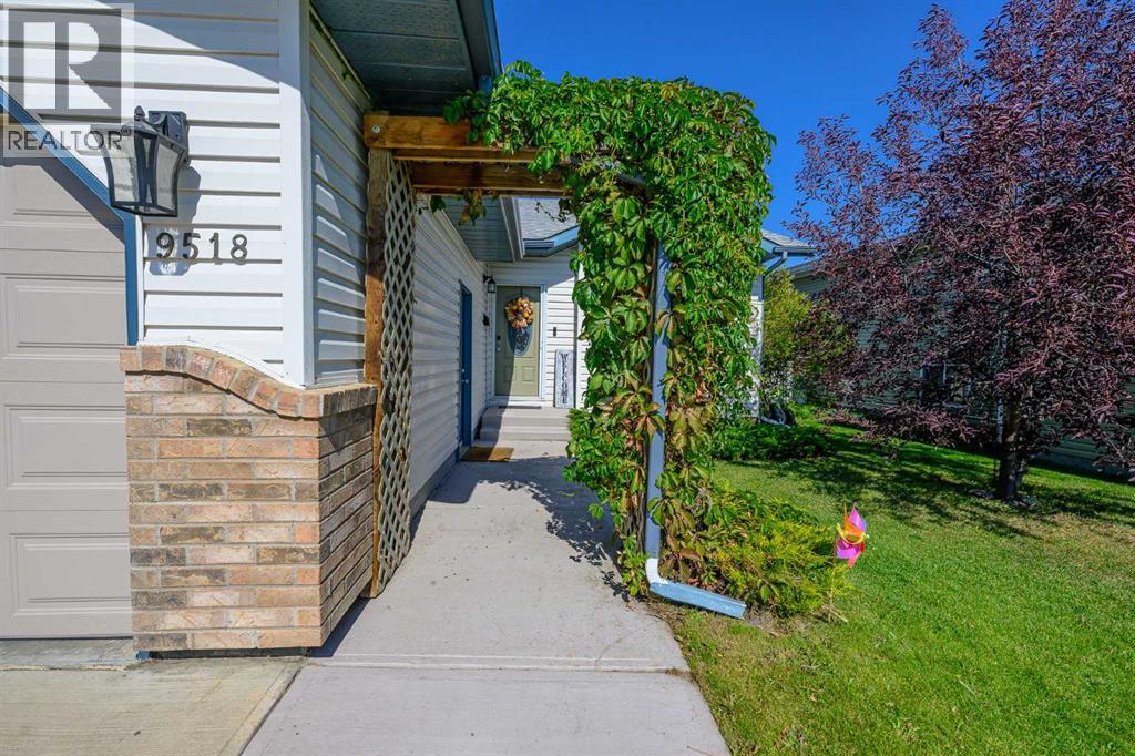 Photo 5 of 9518 94 Avenue, Wembley AB