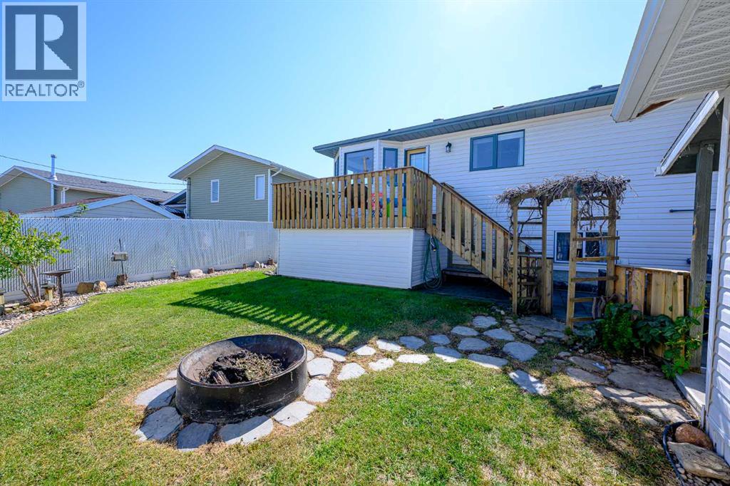 Photo 11 of 9518 94 Avenue, Wembley AB