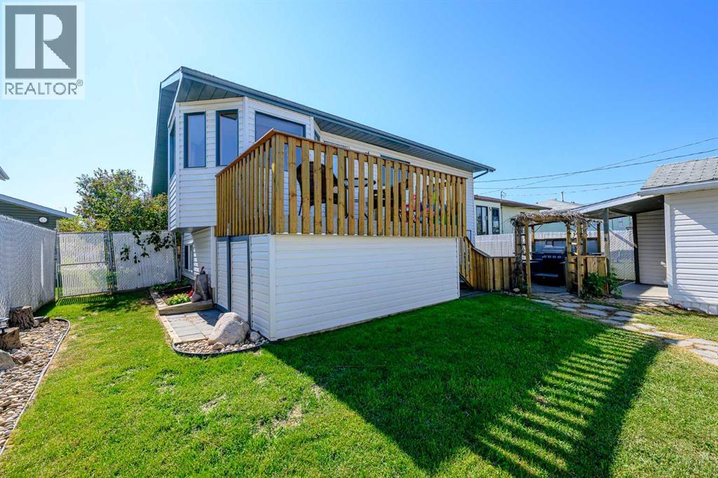 Photo 39 of 9518 94 Avenue, Wembley AB