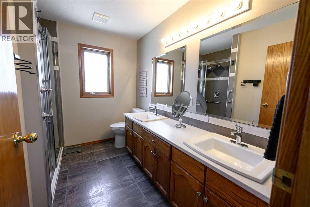 Photo 21 of 9518 94 Avenue, Wembley AB